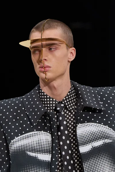 Look 49